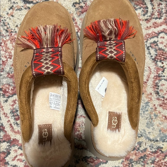 UGG Tan and Red Women's Shoes - Picture 8 of 8